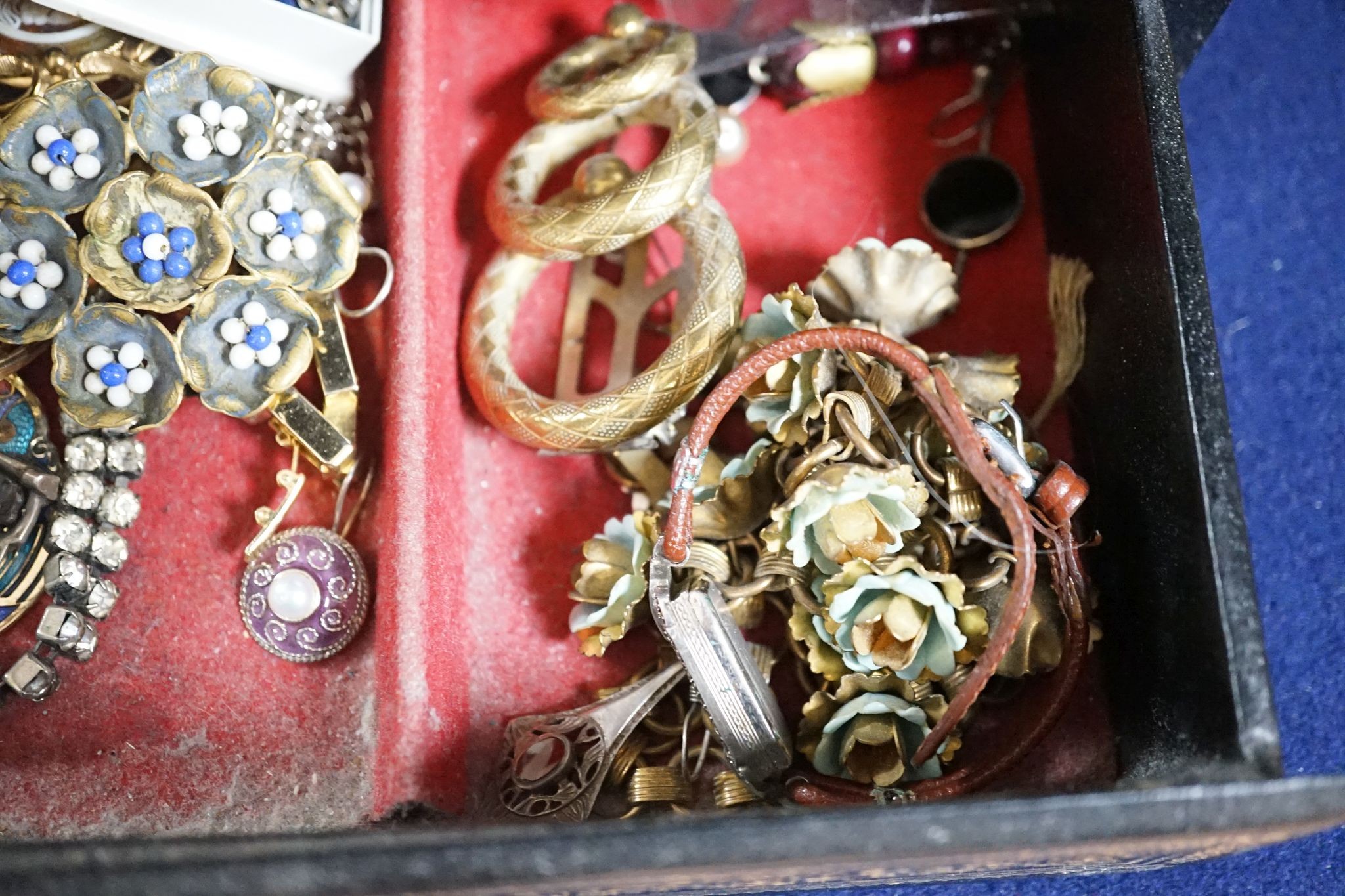 A quantity of assorted mainly costume jewellery, including Venetian style glass bead necklaces, banded agate necklace, earrings, brooches, marcasite, etc.